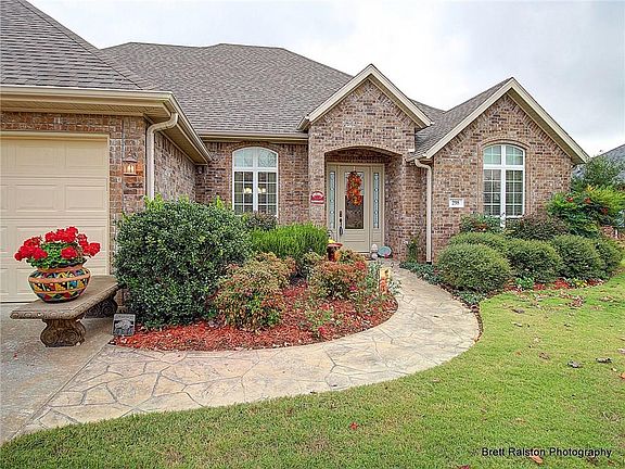 3rd image of 298 S Briarhill Dr