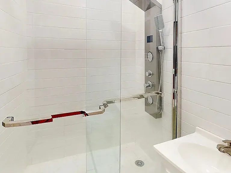97 Perry St #7 — Photo 8