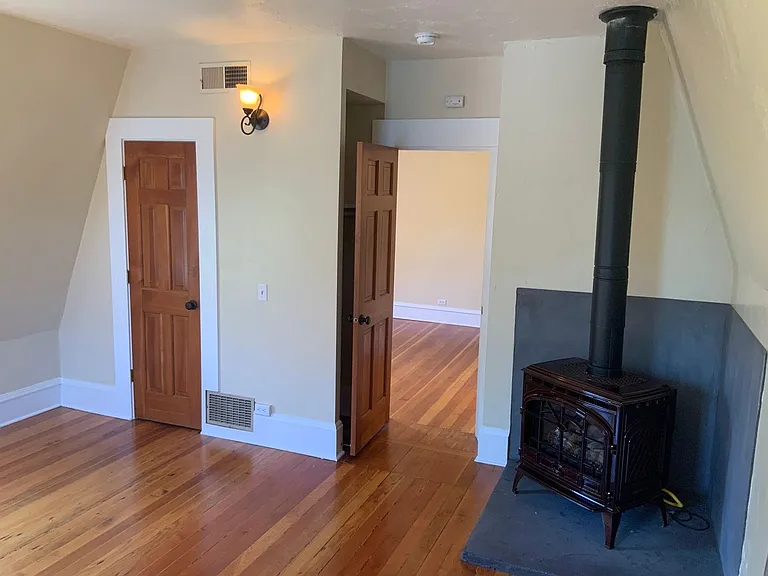 1006 W 12th Aly — Photo 30