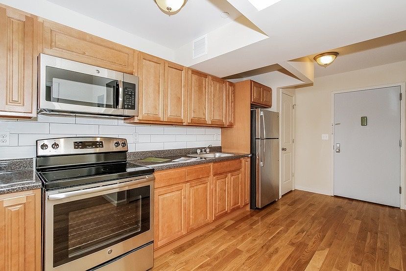 2nd image of 2987 Webster Ave