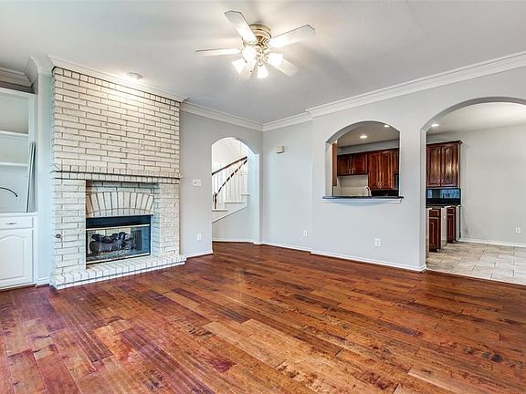 3rd image of 8607 Old Oak Dr