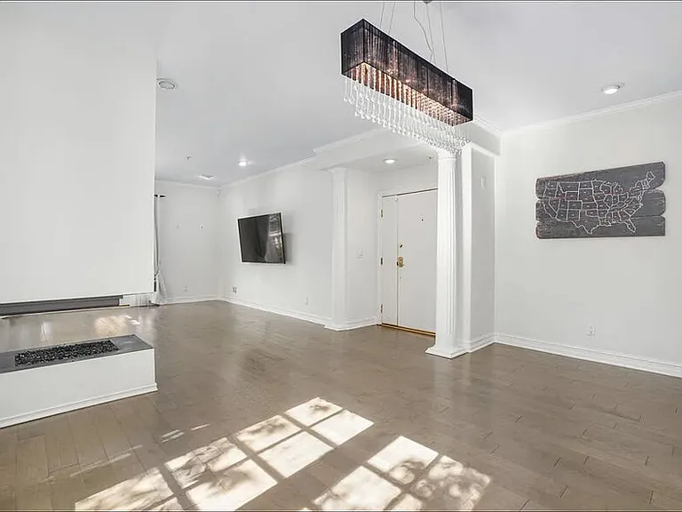 9848 Vidor Dr #101 — Photo 3