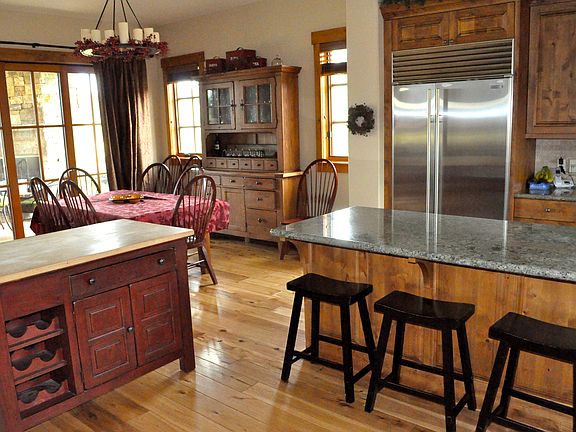 top-notch kitchen/dining rm