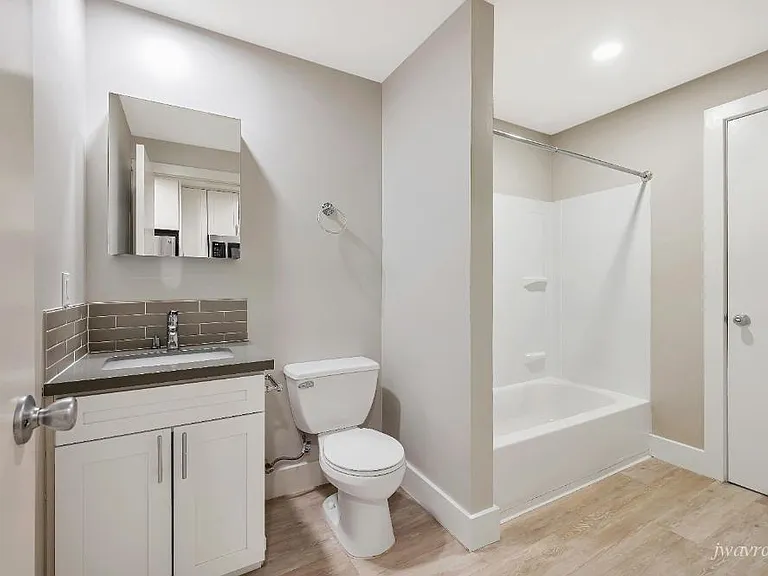 1801 Beach St #D — Photo 12