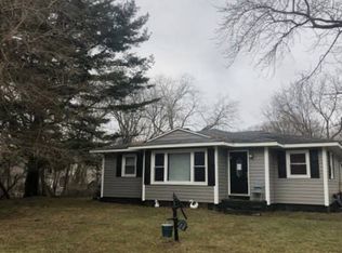 906 Logan Ct, Zion, IL 60099