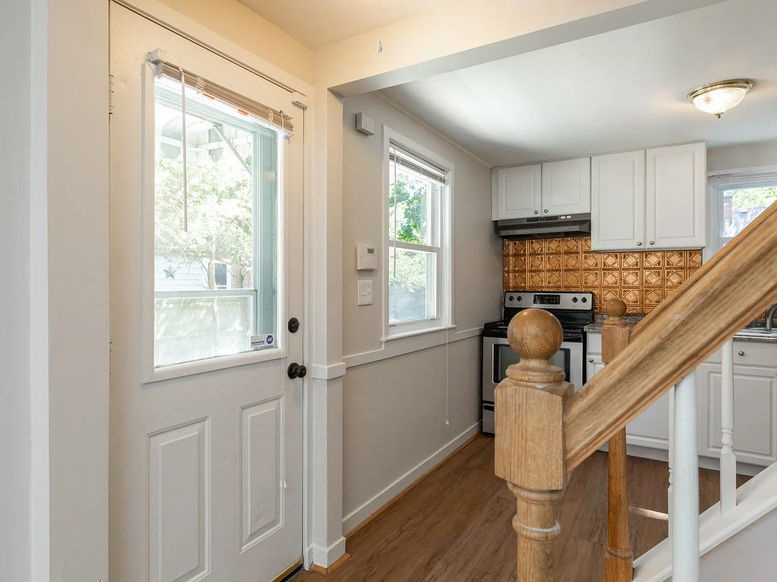 4 bed, 2.0 bath, 1440 sqft, $3,200 — Photo 4