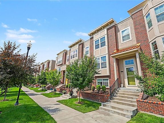 2nd image of 3010 Erie Park