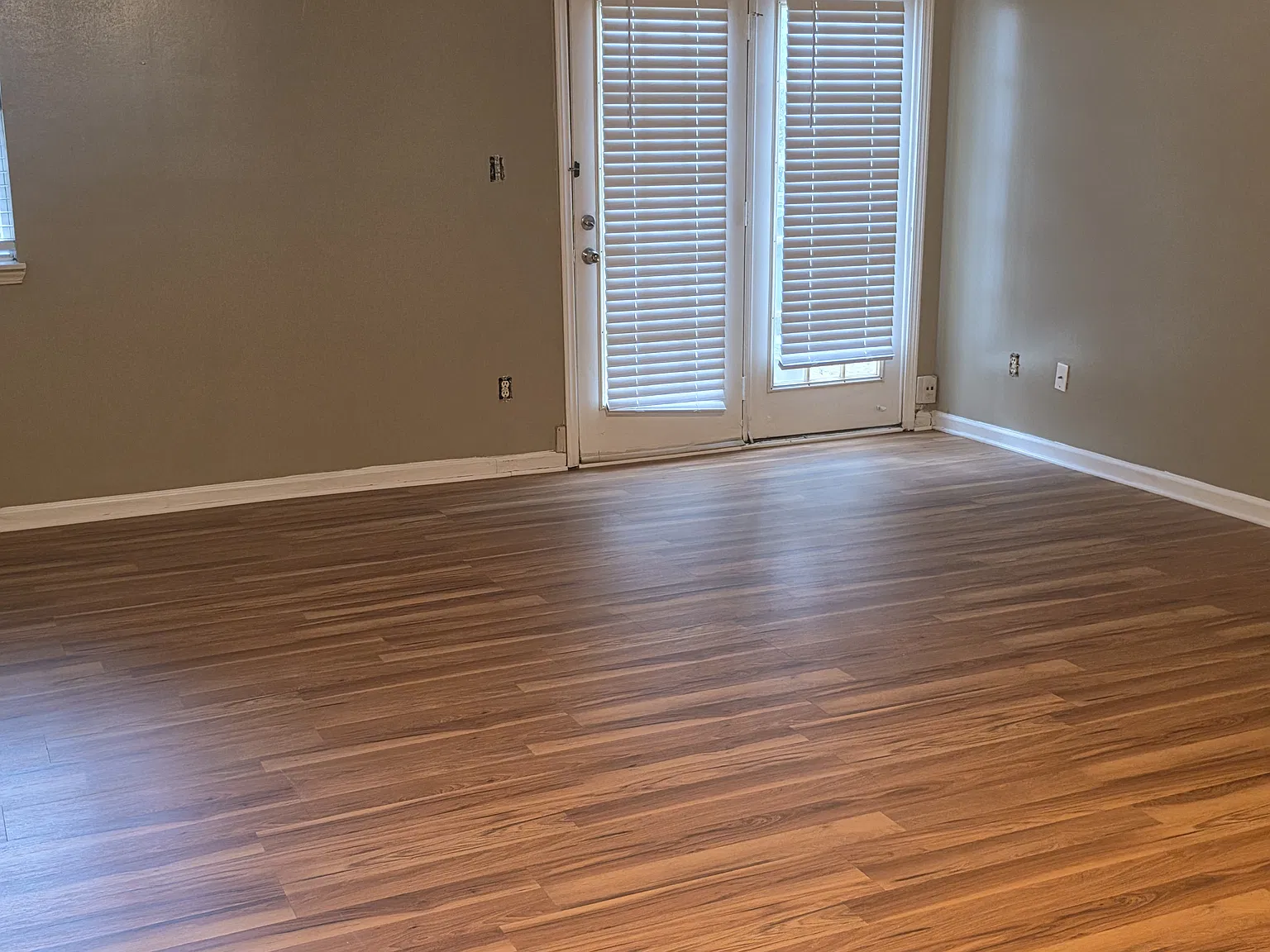 2 bed, 2.5 bath, 1095 sqft, $1,350 — Photo 3