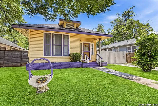3 bed, 2.0 bath, 1068 sqft, $2,200 — Photo 2