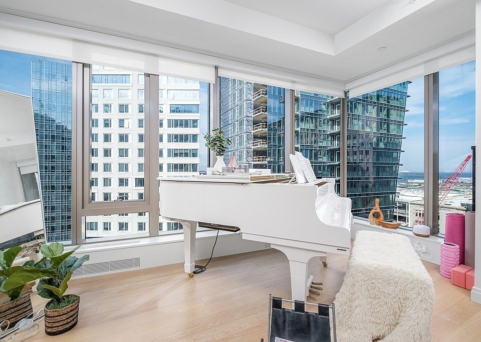 1st image of 133 Seaport Blvd #1510