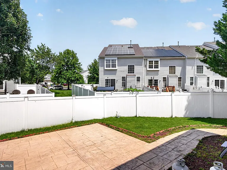 20 Carter Ln — Photo 32