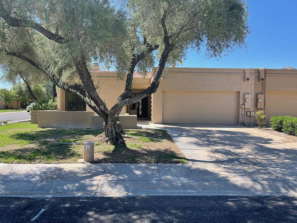 Never lived in 3 bedroom/3 bathroom townhome, completely remodeled from drywall to paint. (2 en-suites). Corner townhouse located on Scottsdale greenbelt, across from Chaparral Park and dog park and adjacent to bike canal. Downtown Scottsdale is 1.25 mile