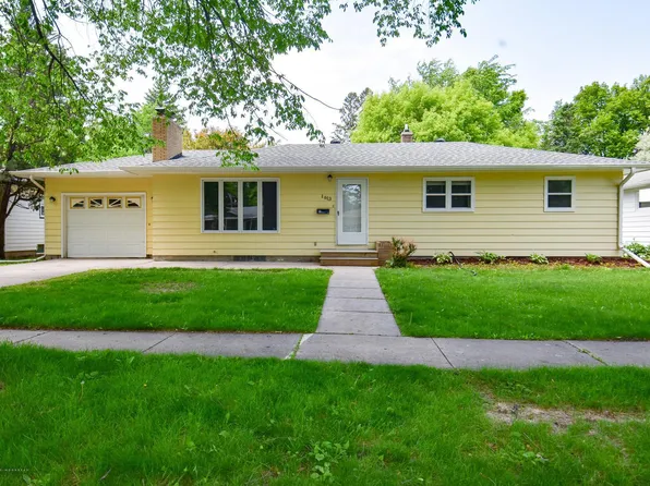 1613 15th St S, Moorhead, MN 56560