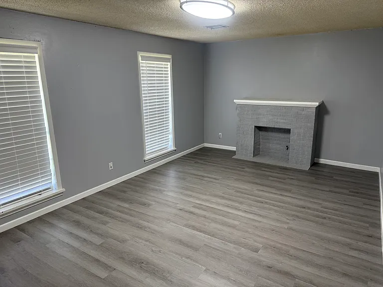 2806 Breville St — Photo 4