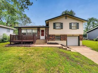 607 NW Kay Dr, Lees Summit, MO 64063
