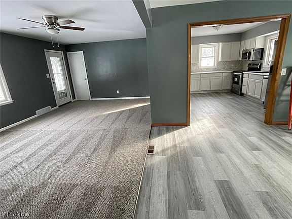 3rd image of 454 Columbine Ave