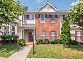 8243 Creekside Bluffs Ln, Mechanicsville, VA 23111