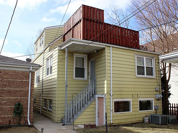 2nd image of 4826 W Berteau Ave