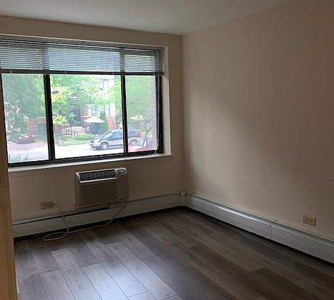 4th image of 524 W Deming Pl #205