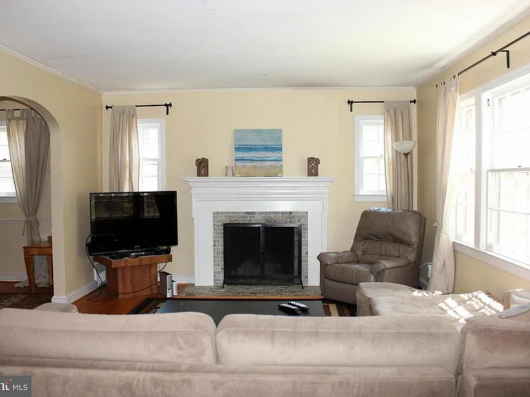 4314 Woodberry St — Photo 6