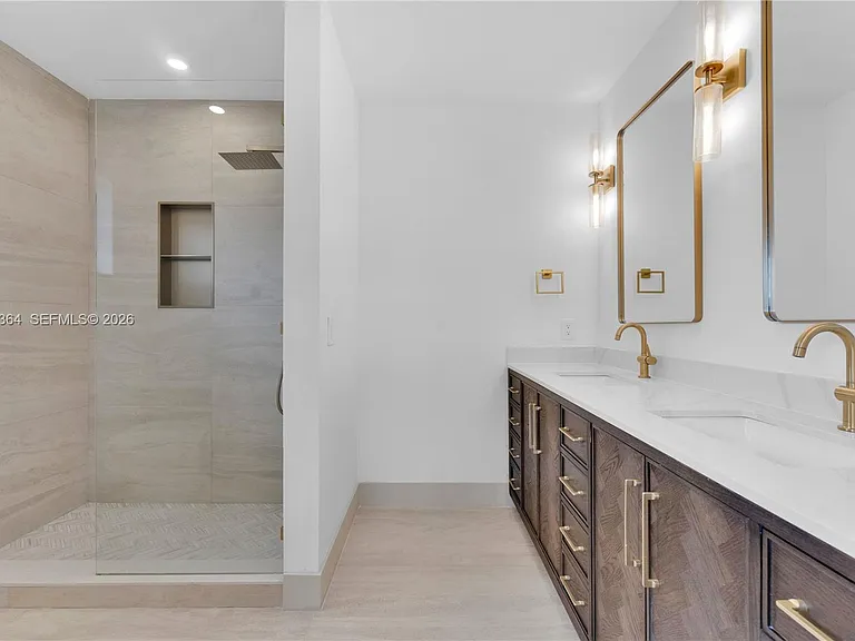456 SW 20th Rd — Photo 32