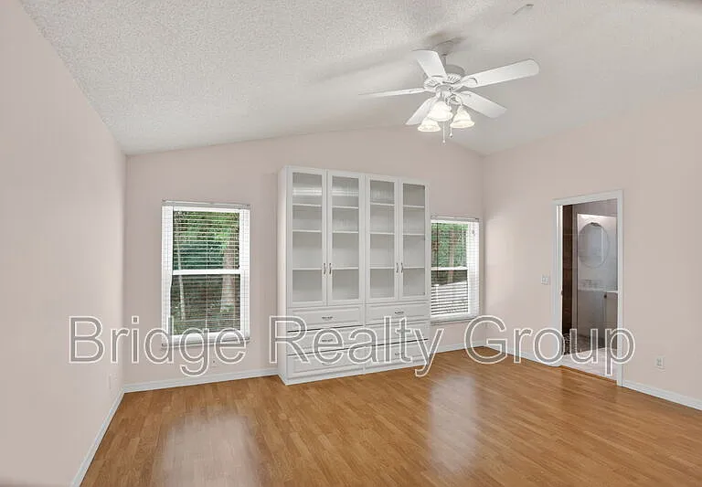 10315 Winding Creek Ln — Photo 16