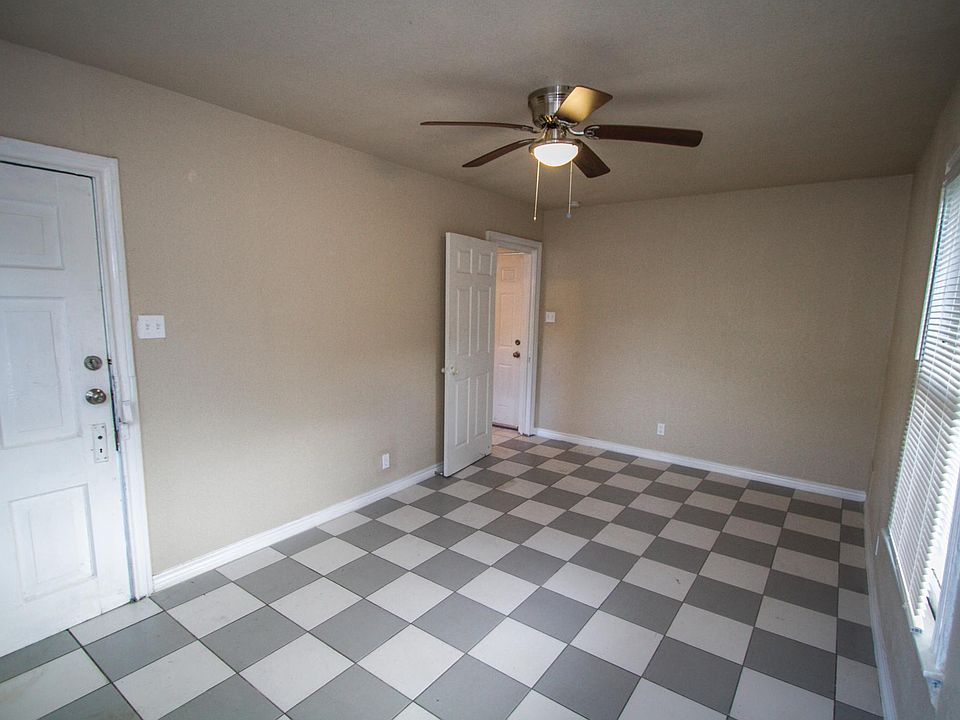 1st image of 926 Poinsettia St