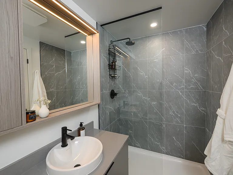 73 Broadway Ave — Photo 40