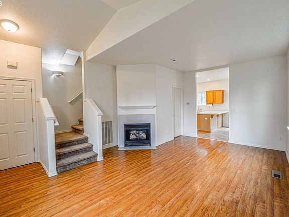 3rd image of 59388 Alderwood Dr