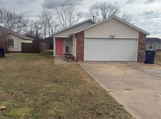 2301 Chanel St, Siloam Springs, AR 72761