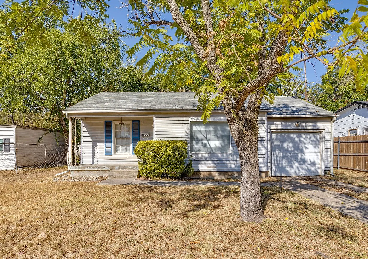 Cute 3 bed, 1 bath in Richland Hills- Birdville ISD- 76118 — Photo 1