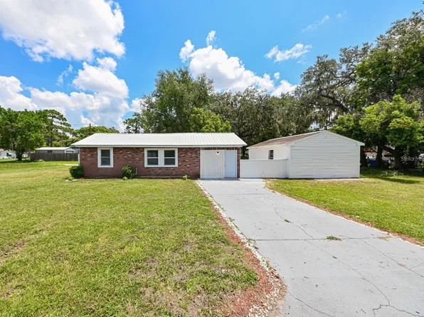 5620 1st St, Zephyrhills, FL 33542