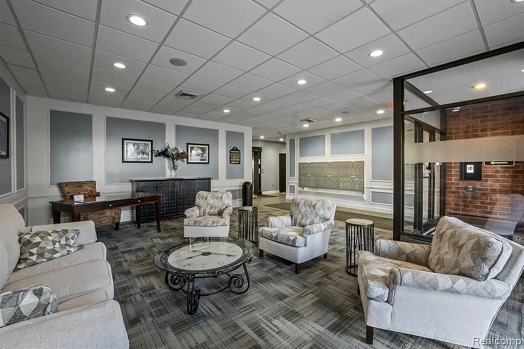 Building Photo - 35300 Woodward Ave #507