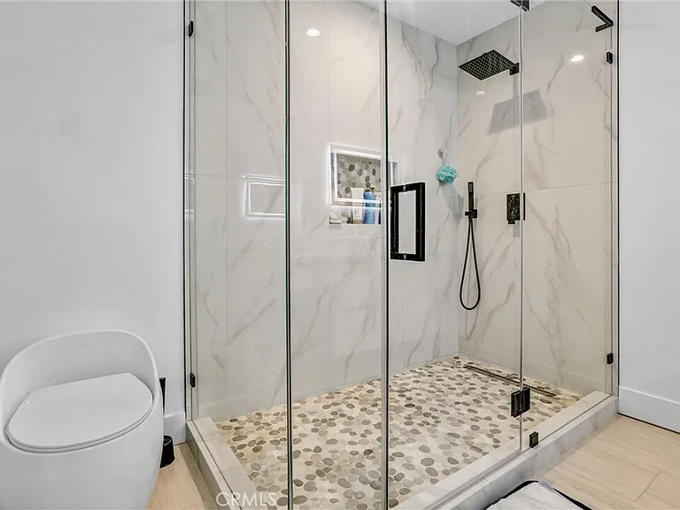 6900 Corbin Ave — Photo 16