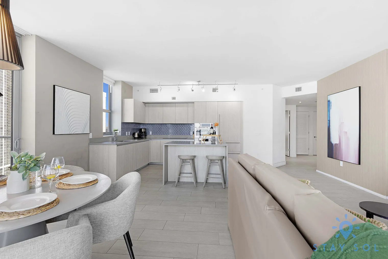 2 bed, 2.0 bath, 1097 sqft, $4,827 — Photo 3