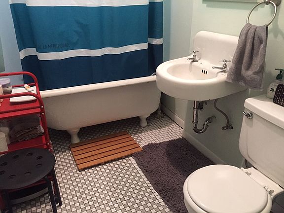 5th image of 918 N Damen Ave #2F