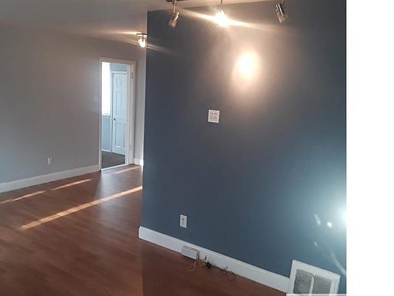 3rd image of 42 Fenwick Dr