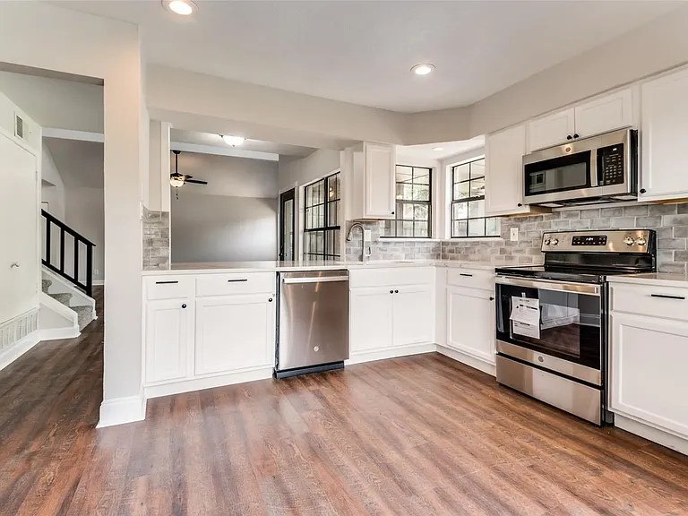 Bassett Dr — Photo 11