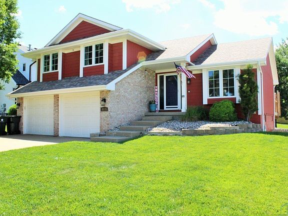 2nd image of 4523 Hawthorne Dr