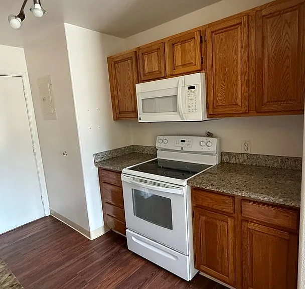 2391 W 4th St — Photo 5