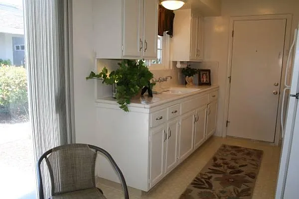 3365 E Fairmont Ave — Photo 5