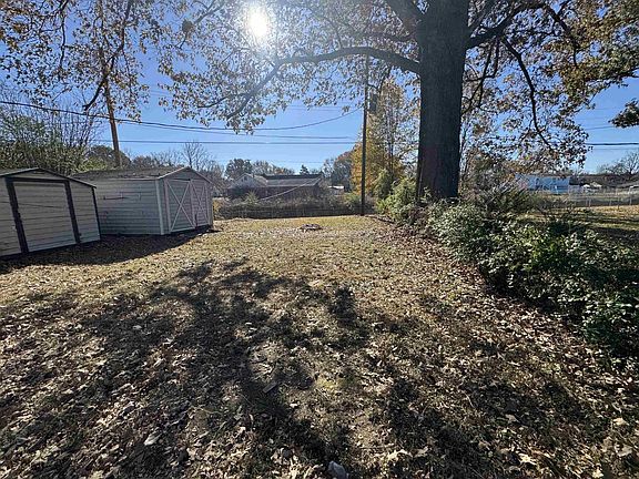 4th image of 1533 Doris Ave
