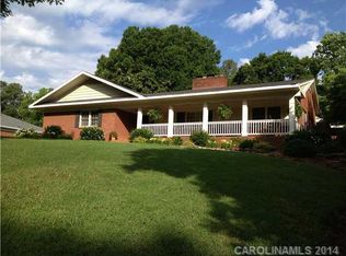 2220 Queens Rd E, Charlotte, NC 28207