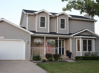 2402 Charlotte St, Effingham, IL 62401
