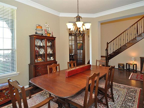 ANOTHER VIEW OF THE DINING ROOM AND ENTRY HALLWAY