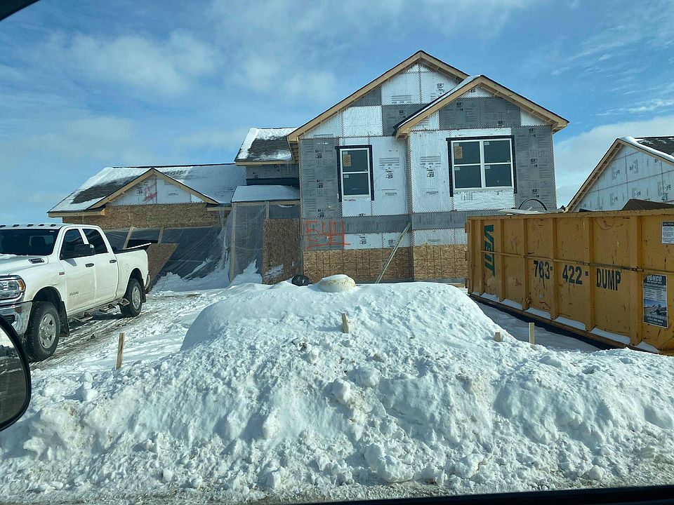 1st image of 544 Pond View Dr SE