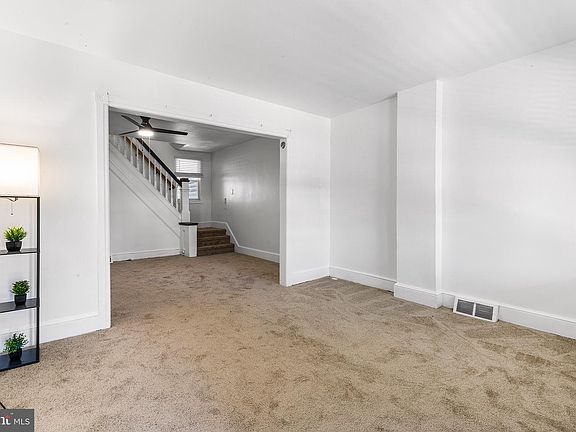 4th image of 1046 Yates Ave