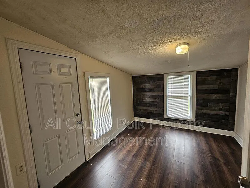 3 bed, 2.0 bath, 1200 sqft, $1,395 — Photo 3
