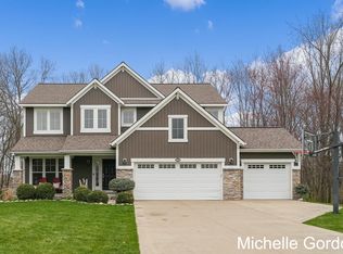 5655 Summerset Woods Dr SE, Alto, MI 49302