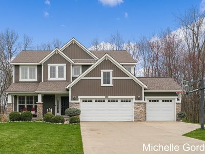 5655 Summerset Woods Dr SE, Alto, MI, 49302